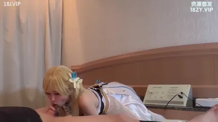 推特福利姬 顶级二次元荧妹VIPcosplay反差大秀 被干到满脸泛红萝莉学生可爱白虎自慰