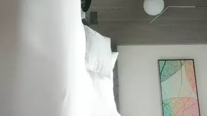 22岁兼职小护士，长发飘飘貌美如花，打桩机勐男卖力干逼