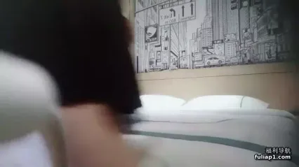 带骚熟女酒店开房 一进来就脱下裤子吃JB 骑乘抽插勐操