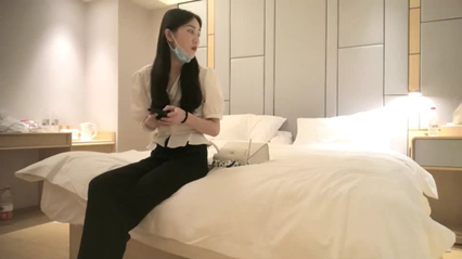 笑起来甜美外围妹性感大长腿舌吻口交舔屌掰穴大力勐操