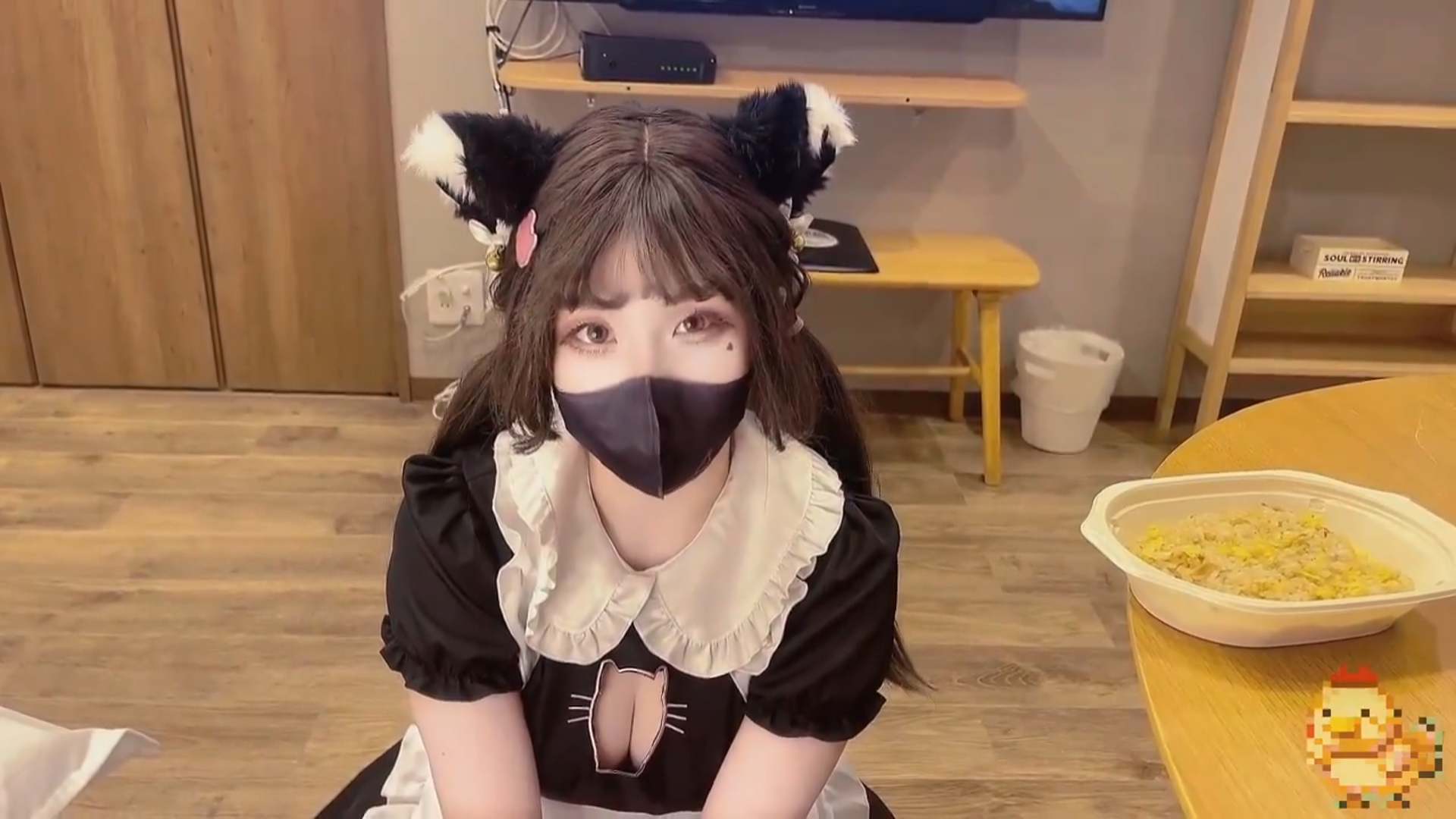 还是女仆玩着美，享受一下大哥级别待遇