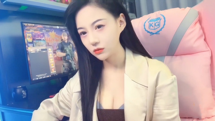 内射电竞陪玩小姐姐，穿着丁字裤被肉棒抽插。