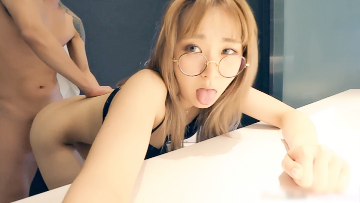兄弟女友让我很心动，找机会和她发生关系！
