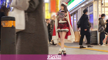圣诞搭神圣夜晚飞舞降下的美女 