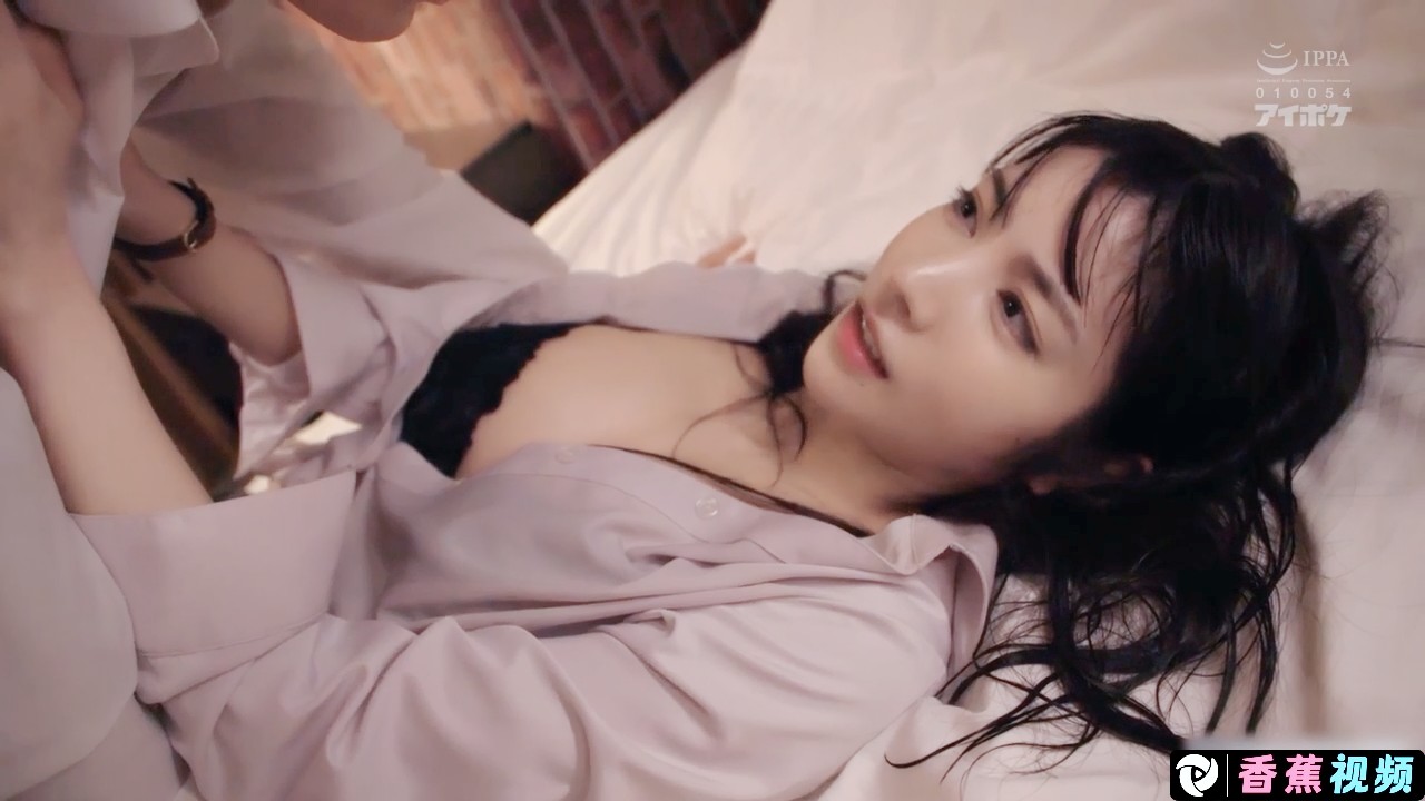 雨夜淋湿的制服诱惑，强制推倒我的女神
