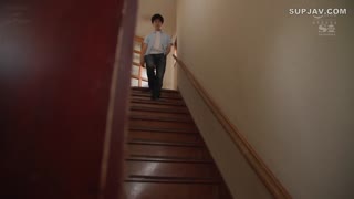 SONE-201我的妹妹正在她父母家里给一位年轻妈妈喂奶，她是排名第一的超人气同人志！拥有业界最性感身材的受欢迎女演员！首部真人合作作品！红井小南-小宵